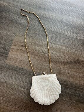 Vintage Beaded Shell Crossbody Pocket Book Bag in Ivory